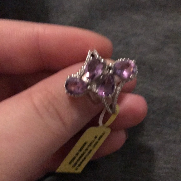 Karis - Picture 2 of 3